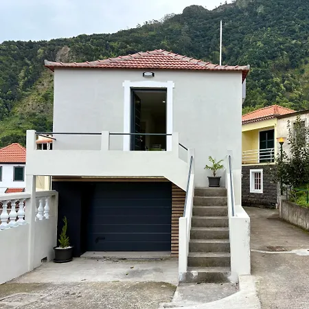 Maria S Guest House, By Op Apartment
